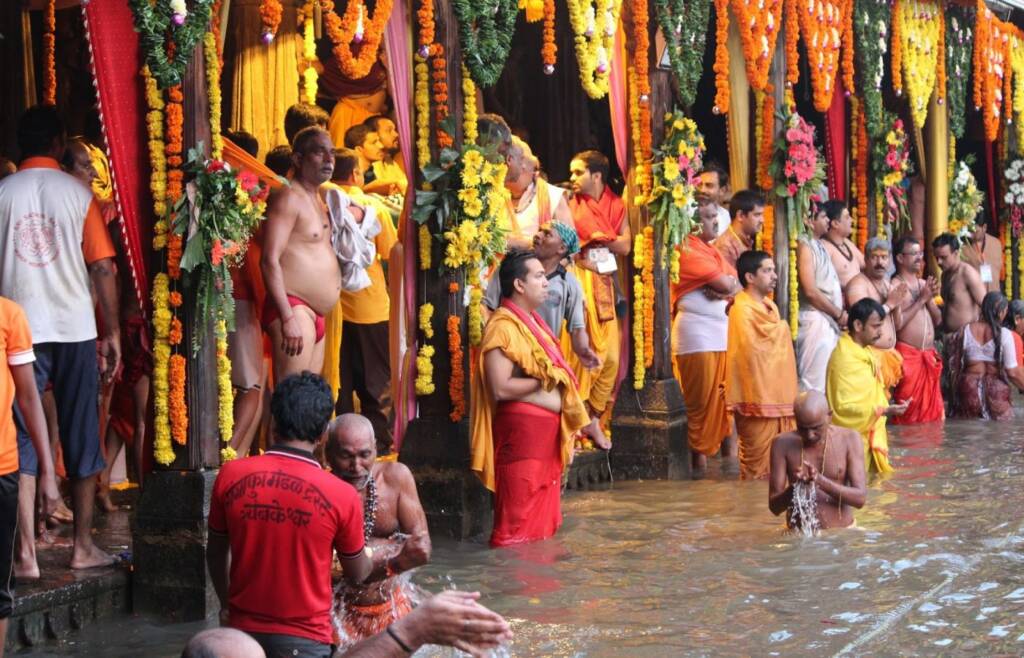 Holi dip (Shahi snan)